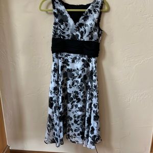 Connected  geometric Sleeveless dress size 8
